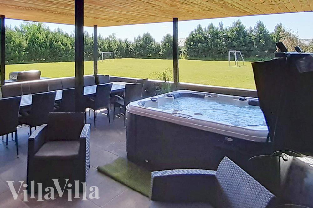 Genießen Sie einen Grillabend auf der Terrasse des Luxusferienhauses Nr. 908 in Lolland/Falster/Mön