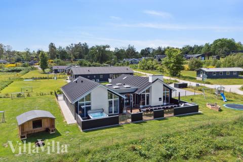 Dieses schöne Poolhaus Nr. 690 mit Platz für 20 Personen liegt in Ostjütland
