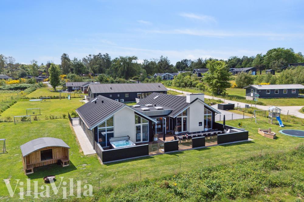 Dieses schöne Poolhaus Nr. 690 mit Platz für 20 Personen liegt in Ostjütland