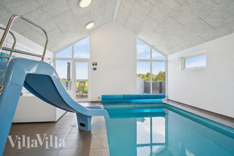 Der schicke Pool im Luxusferienhaus Nr. 690 für 20 Personen