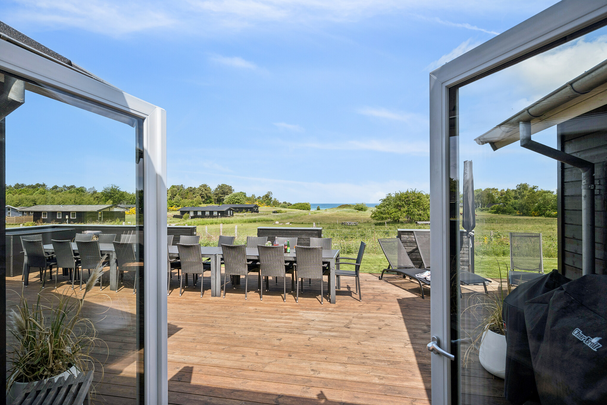 Das Luxusferienhaus Nr. 690 hat eine tolle Terrasse, die mit hochwertigen Gartenmöbeln für 20 Personen ausgestattet ist.