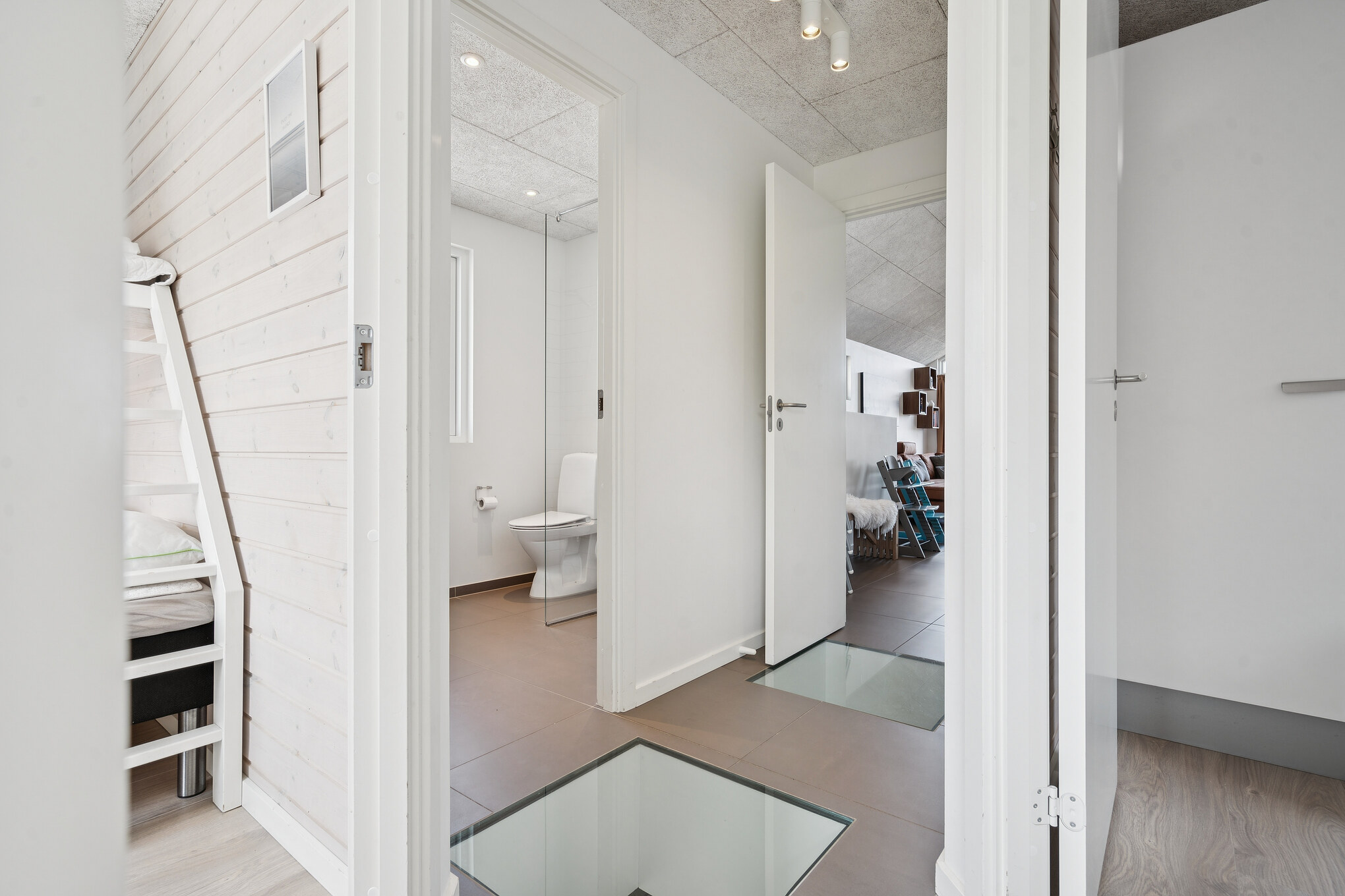 Der geräumige Eingangsbereich im Luxusferienhaus Nr. 690 in Ostjütland
