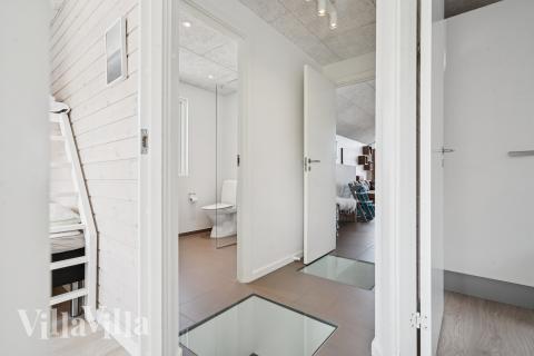 Der geräumige Eingangsbereich im Luxusferienhaus Nr. 690 in Ostjütland