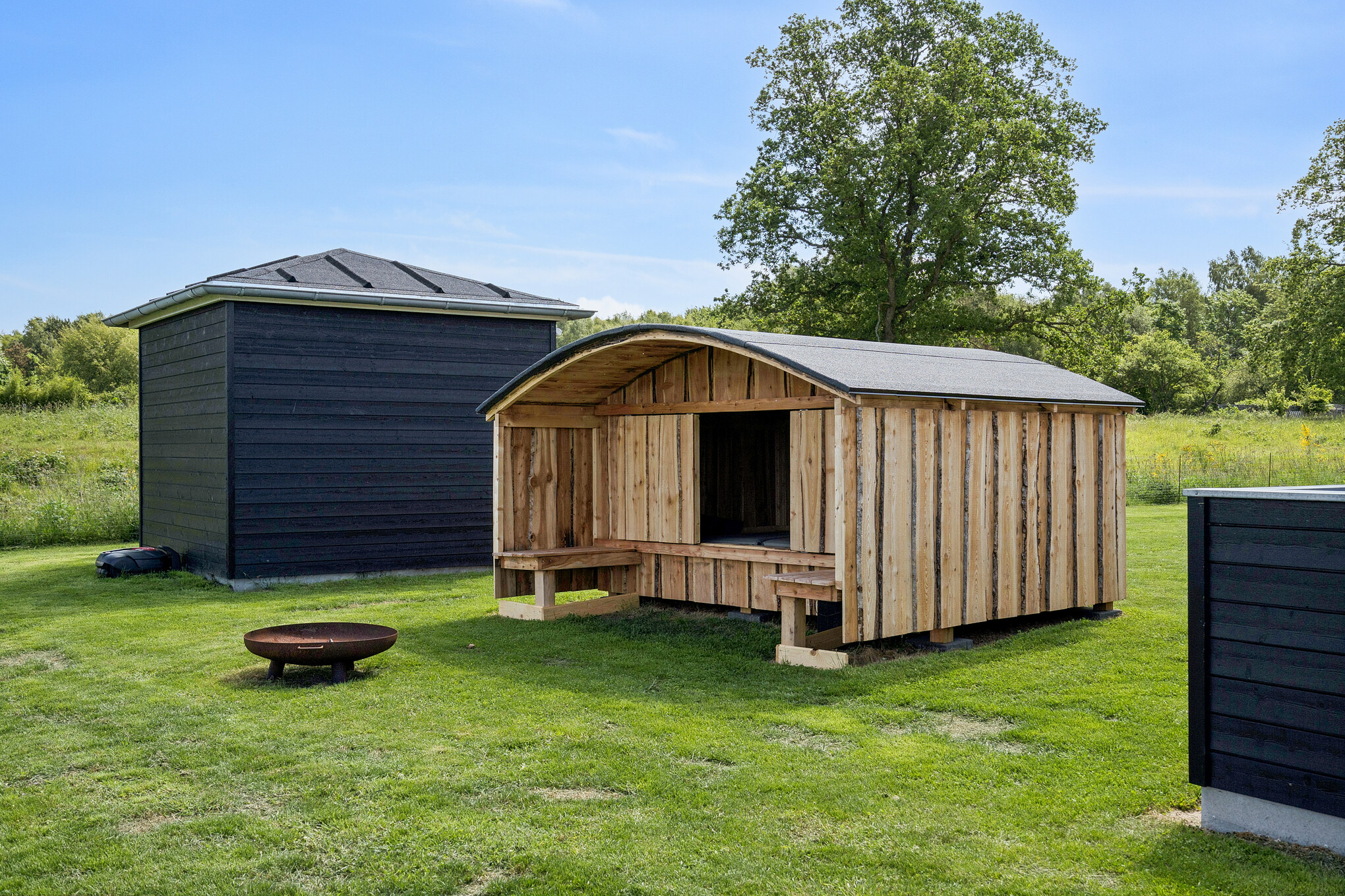 Neben den vielen schönen Stunden, die man im Poolbereich des Hauses verbringen kann, bietet das Luxusferienhaus 690 auch zahlreiche Freizeitangebote im Freien
