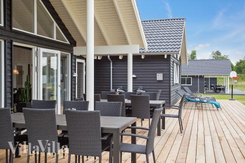 Genießen Sie einen Grillabend auf der Terrasse des Luxusferienhauses Nr. 388 in Nordseeland