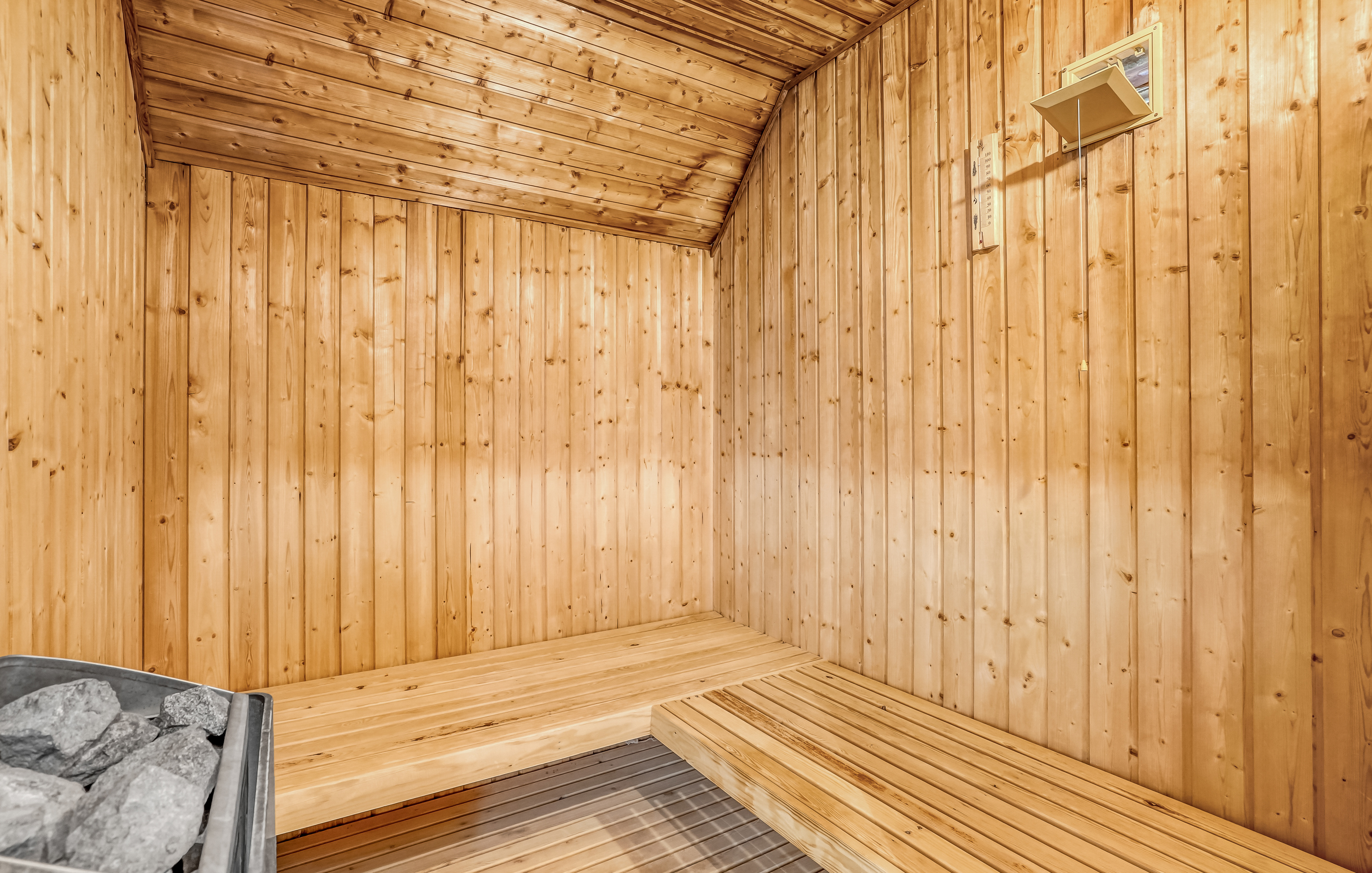 Genießen Sie die heiße Sauna im Luxusferienhaus Nr. 552 für 12 Personen