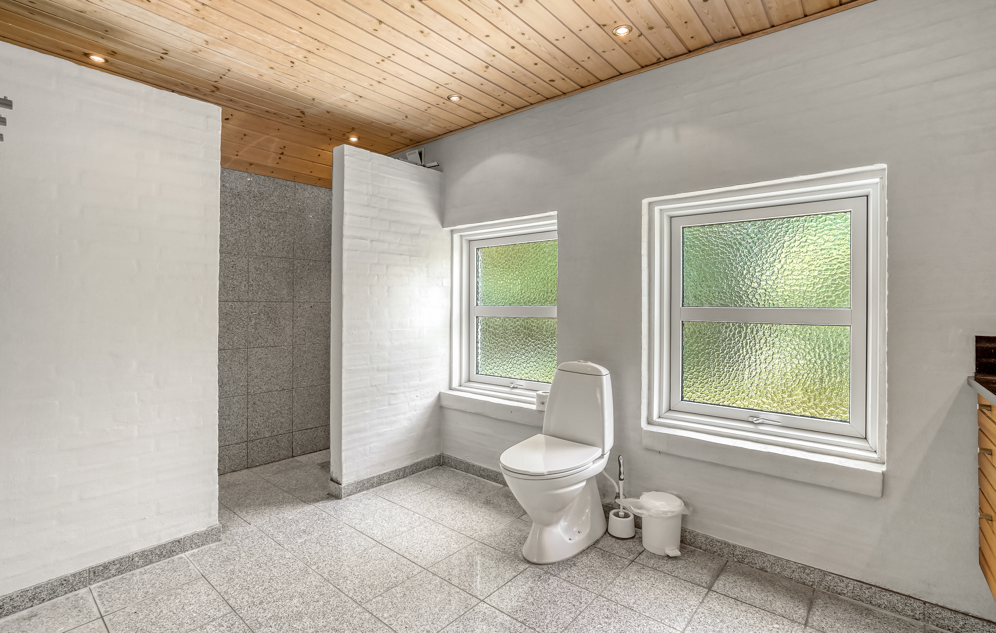 Im Luxusferienhaus Nr. 552 für 12 Personen gibt es Bad mit Dusche.
