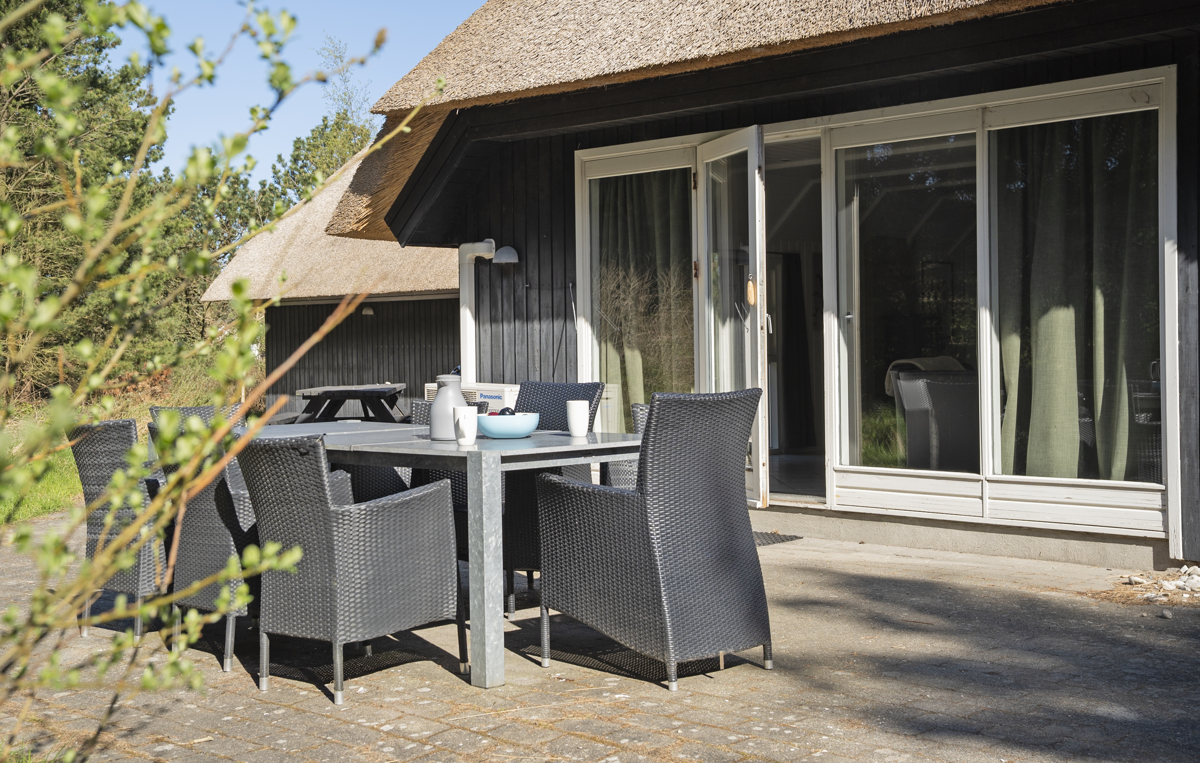 Genießen Sie einen Grillabend auf der Terrasse des Luxusferienhauses Nr. 552 in Westjütland