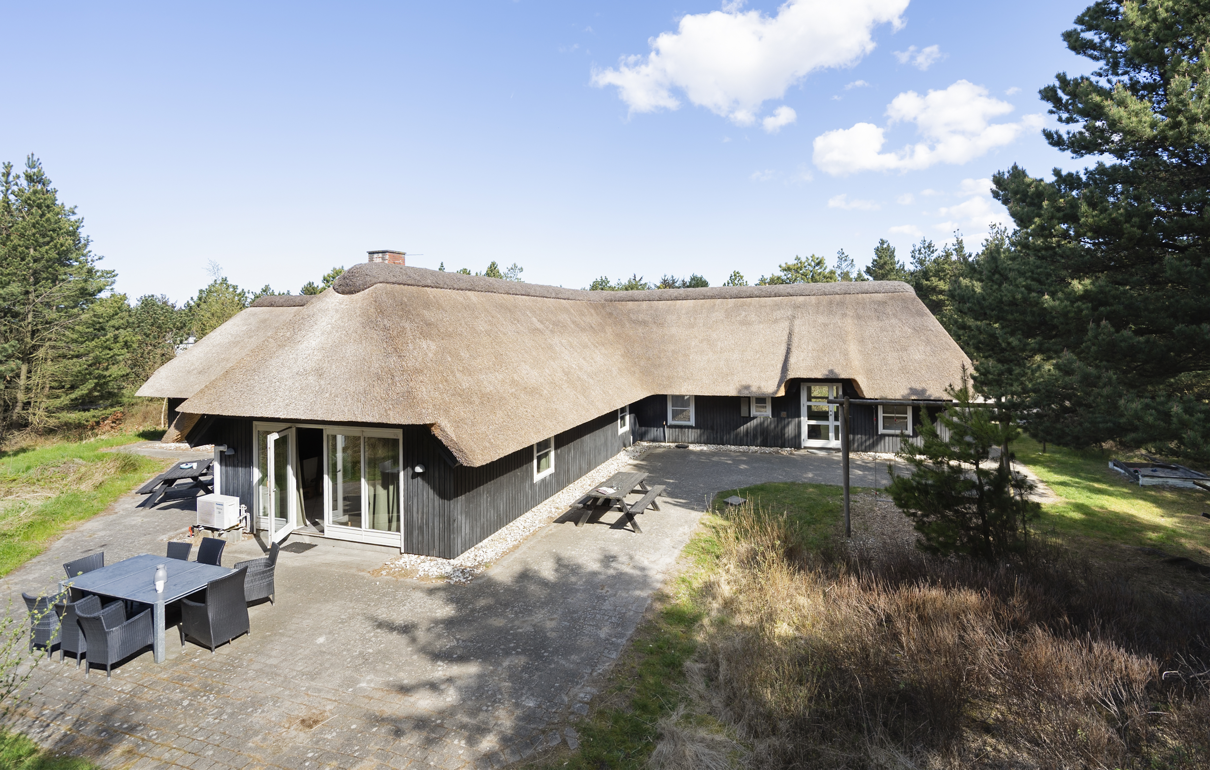 Dieses schöne Poolhaus Nr. 552 mit Platz für 12 Personen liegt in Westjütland