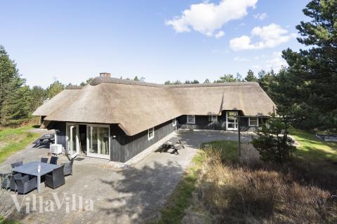 Dieses schöne Poolhaus Nr. 552 mit Platz für 12 Personen liegt in Westjütland
