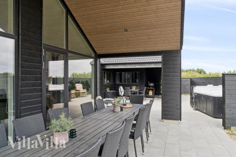 Das Luxusferienhaus Nr. 610 hat eine tolle Terrasse, die mit hochwertigen Gartenmöbeln für 18 Personen ausgestattet ist.