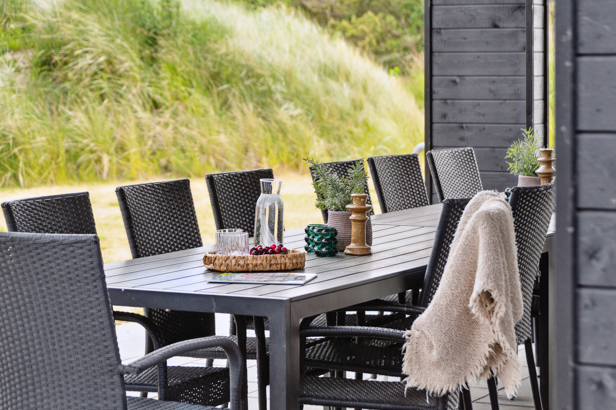 Genießen Sie einen Grillabend auf der Terrasse des Luxusferienhauses Nr. 610 in Westjütland