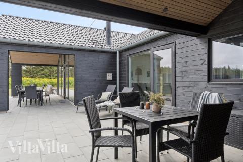 Auf der Terrasse des Ferienhauses Nr. 610 ist Platz für 18 Personen.