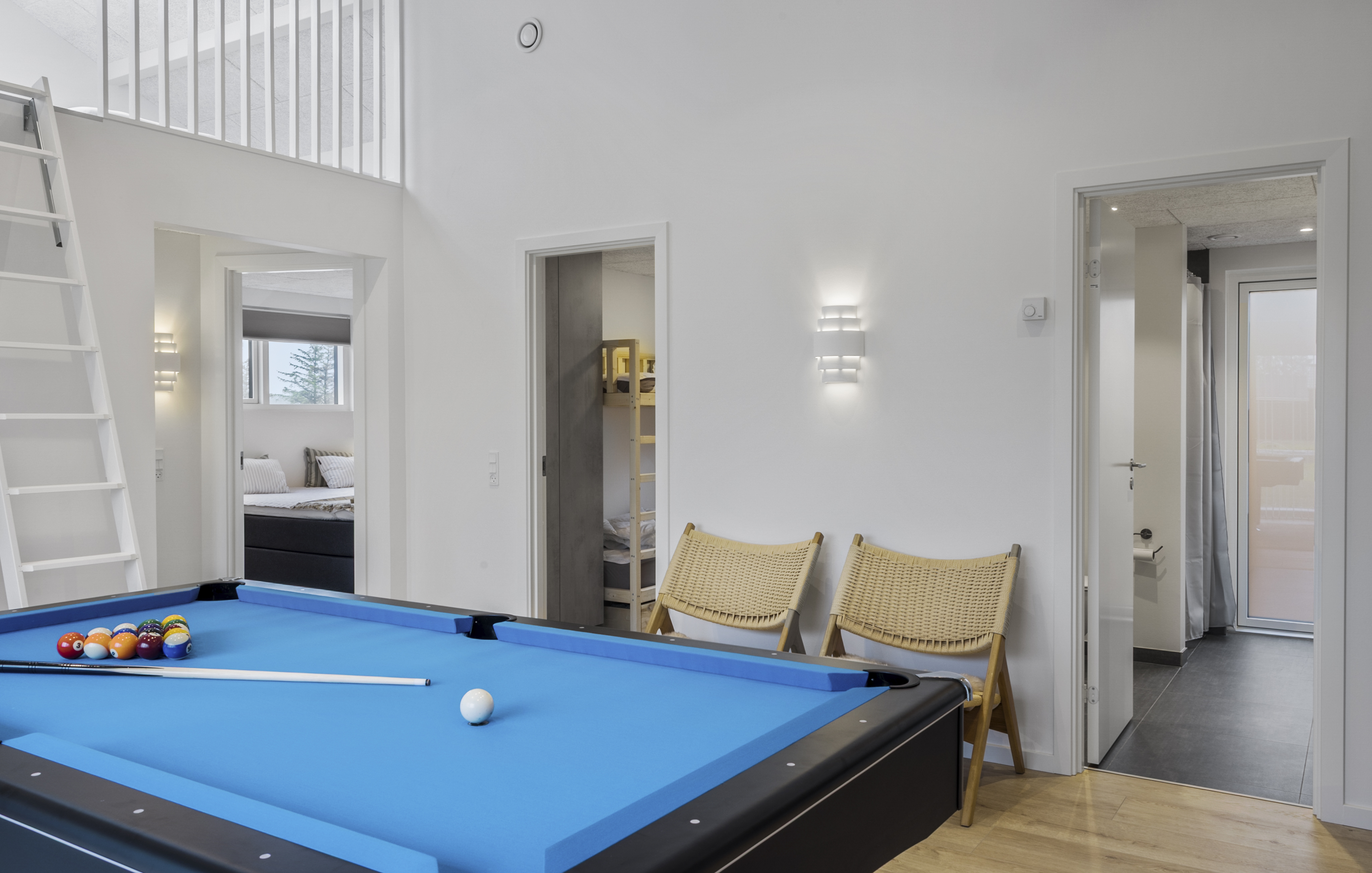 Das Luxusferienhaus 683 für 10 Personen hat einen großen Aktivitätsraum mit u. a. Billard und Darts