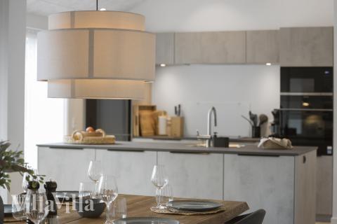 Der große, lichtdurchflutete Aufenthaltsraum im Luxusferienhaus Nr. 683 für 10.