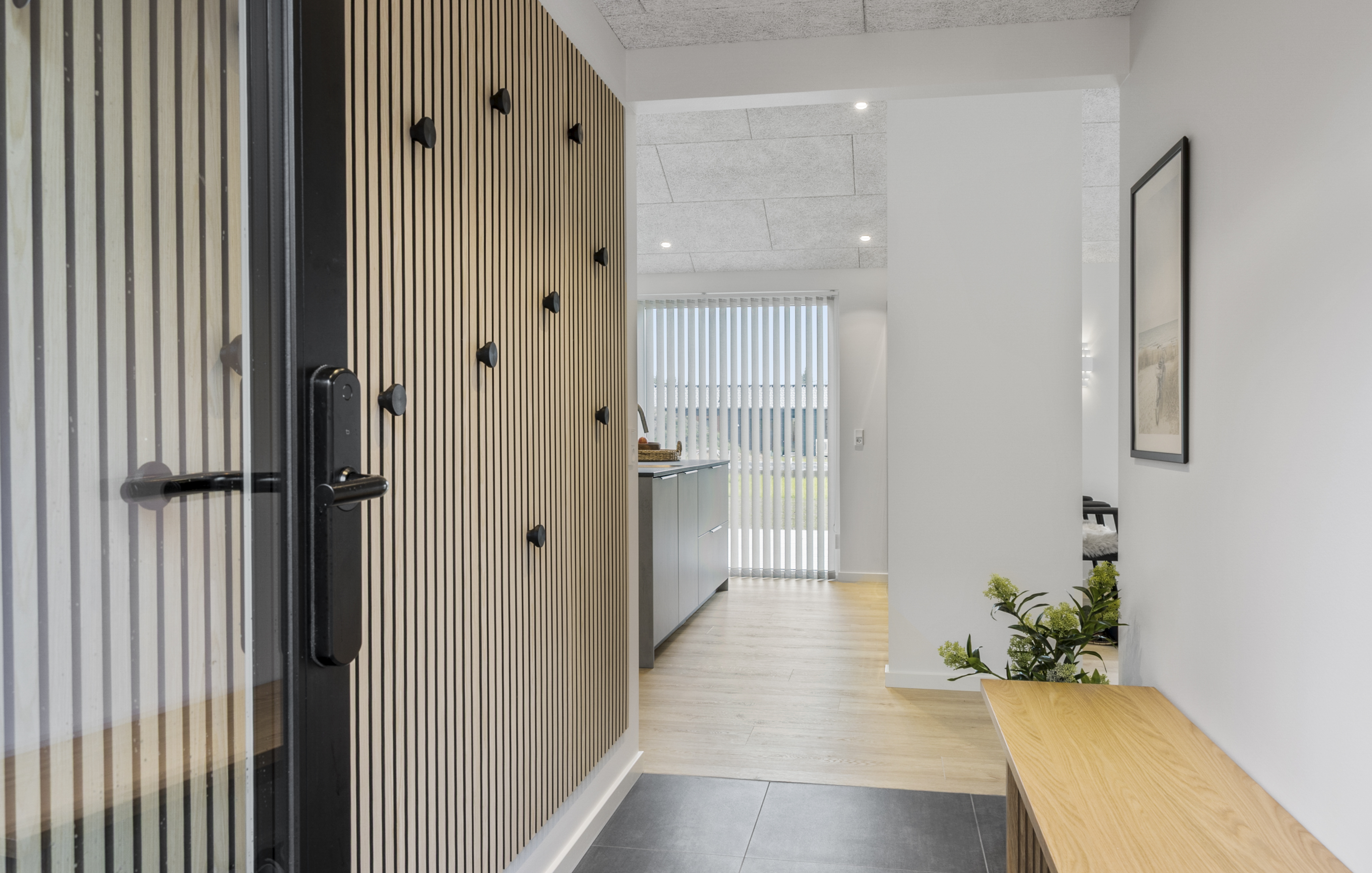 Der geräumige Eingangsbereich im Luxusferienhaus Nr. 683 in Nordjütland