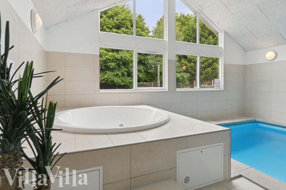 Genießen Sie den warmen Whirlpool im Luxusferienhaus Nr. 320 in Ostjütland