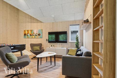 Das Luxusferienhaus 320 für 18 Personen hat einen großen Aktivitätsraum mit u. a. Billard und Darts