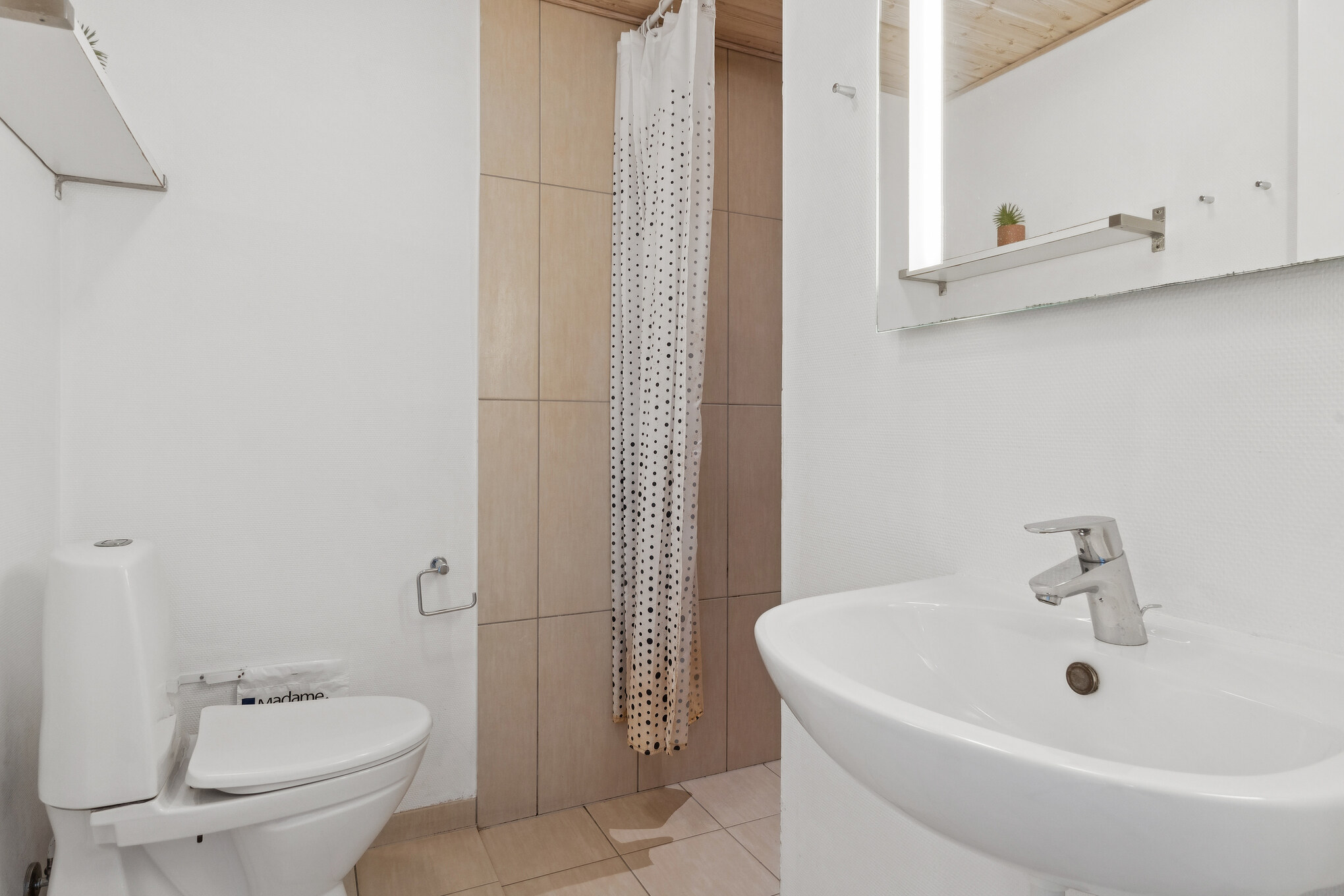 Eines der Badezimmer im Luxusferienhaus Nr. 320