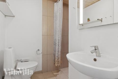 Eines der Badezimmer im Luxusferienhaus Nr. 320