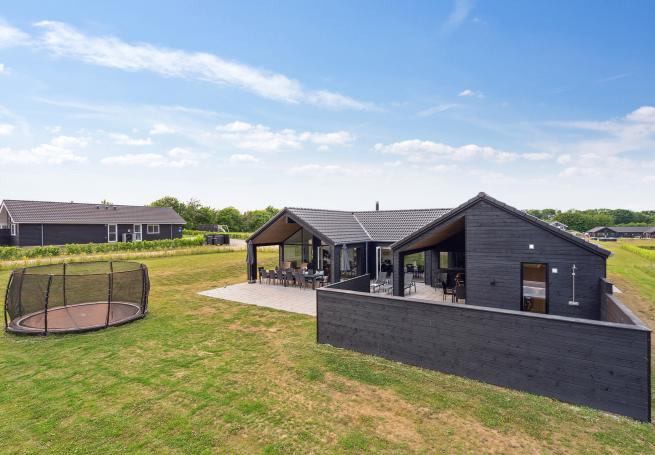 Dieses schöne Poolhaus Nr. 632 mit Platz für 18 Personen liegt in Südjütland