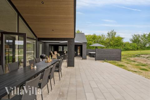 Auf der Terrasse des Ferienhauses Nr. 662 ist Platz für 18 Personen.