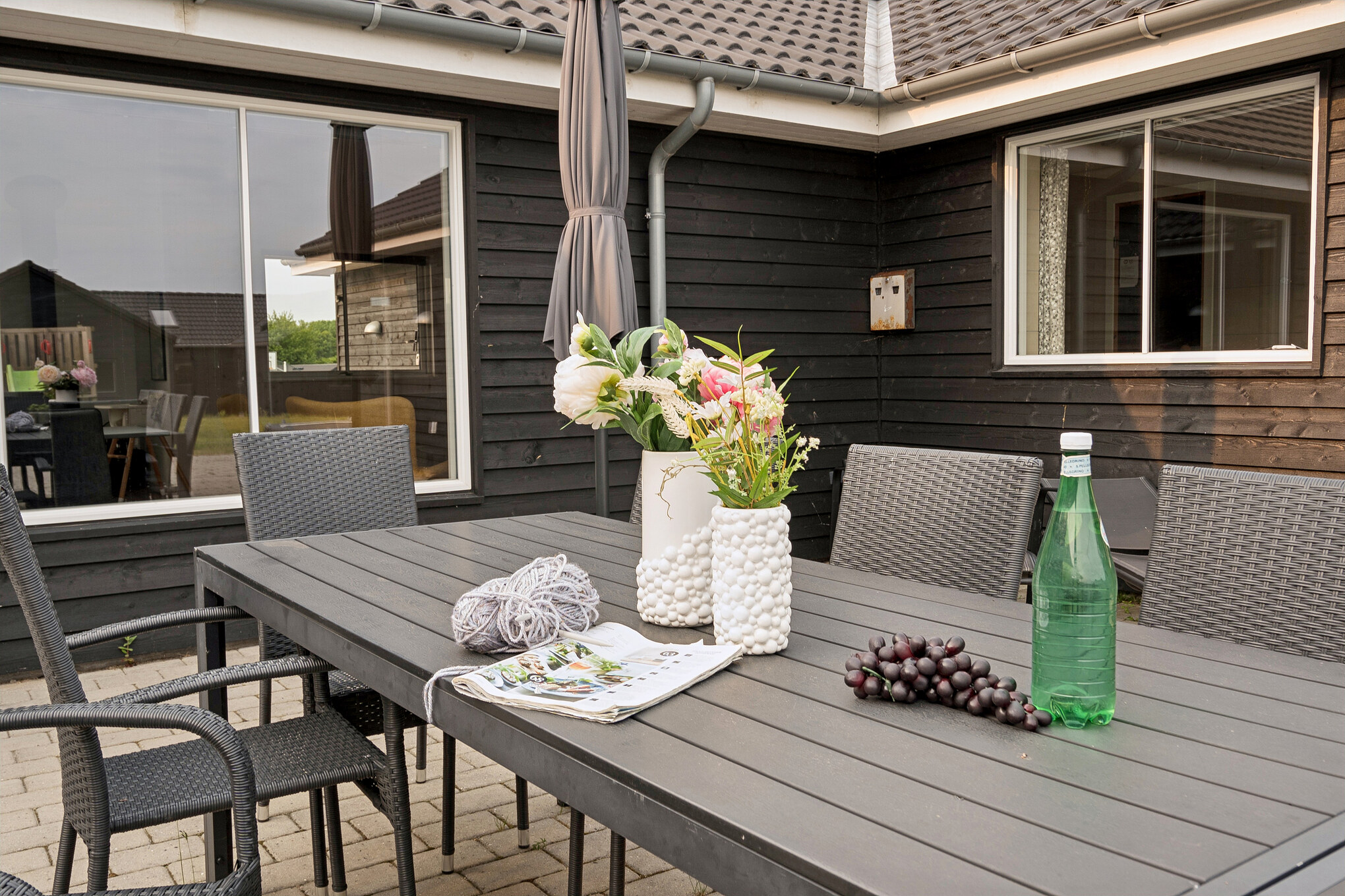 Genießen Sie einen Grillabend auf der Terrasse des Luxusferienhauses Nr. 508 in Südjütland