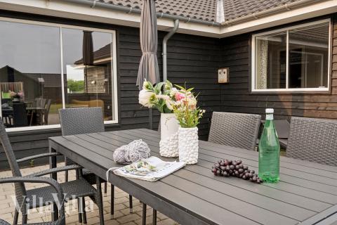 Genießen Sie einen Grillabend auf der Terrasse des Luxusferienhauses Nr. 508 in Südjütland