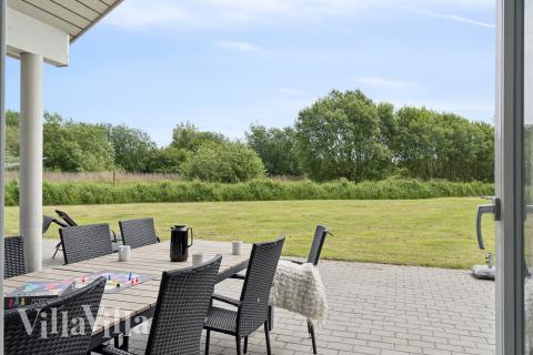 Auf der Terrasse des Ferienhauses Nr. 459 ist Platz für 16 Personen.