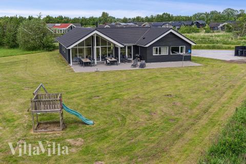 Dieses schicke Poolhaus Nr. 459 liegt in Lolland/Falster/Mön und bietet Platz für 16 Personen.