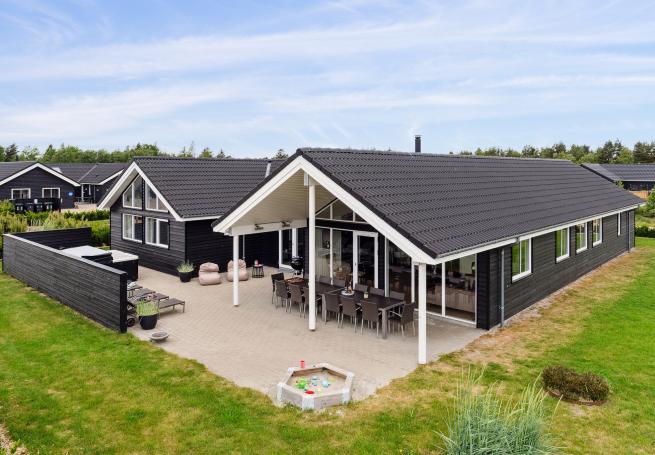 Dieses schöne Poolhaus Nr. 458 mit Platz für 18 Personen liegt in Westjütland