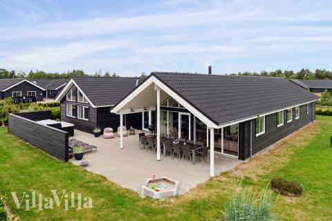 Dieses schöne Poolhaus Nr. 458 mit Platz für 18 Personen liegt in Westjütland