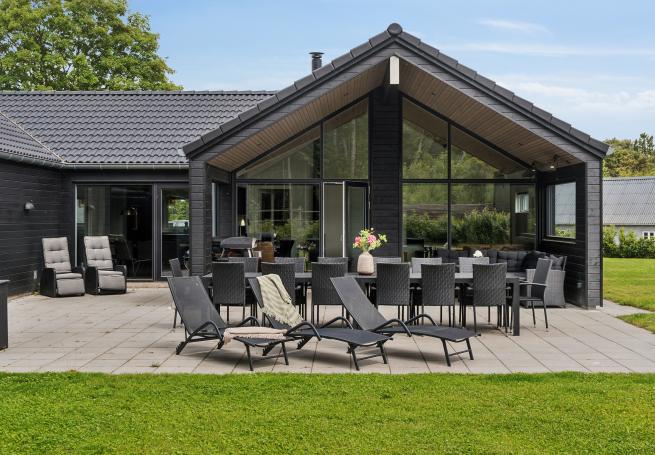 Das Luxusferienhaus Nr. 584 hat eine tolle Terrasse, die mit hochwertigen Gartenmöbeln für 14 Personen ausgestattet ist.
