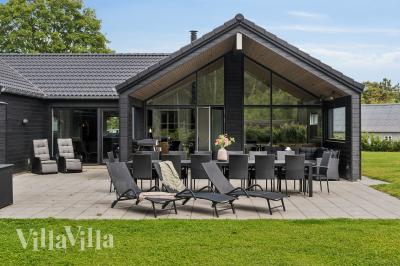 Das Luxusferienhaus Nr. 584 hat eine tolle Terrasse, die mit hochwertigen Gartenmöbeln für 14 Personen ausgestattet ist.