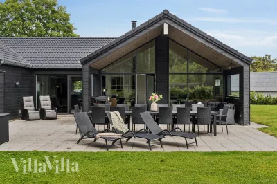 Ferienhaus mit Pool Nr. 584 für 14 Gäste in Hornbæk, Nordseeland – Pool mit Wasserrutsche, Whirlpool, Außen-Spa und -Sauna, Billard und Tischtennis, Dänemark