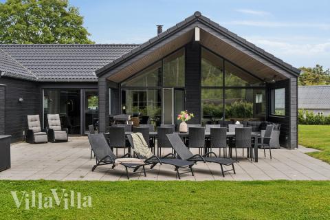 Das Luxusferienhaus Nr. 584 hat eine tolle Terrasse, die mit hochwertigen Gartenmöbeln für 14 Personen ausgestattet ist.