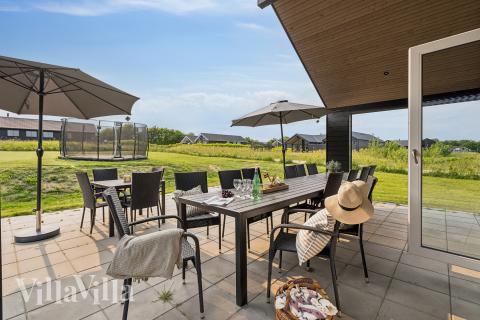 Große Terrasse am Luxusferienhaus Nr. 631 in Südjütland.