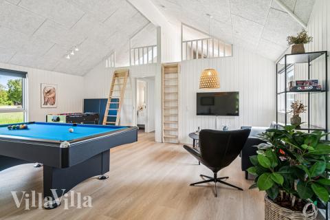 Aktivitätsraum im Luxusferienhaus Nr. 685 mit 5 Schlafzimmern und Platz für 14 Gäste.