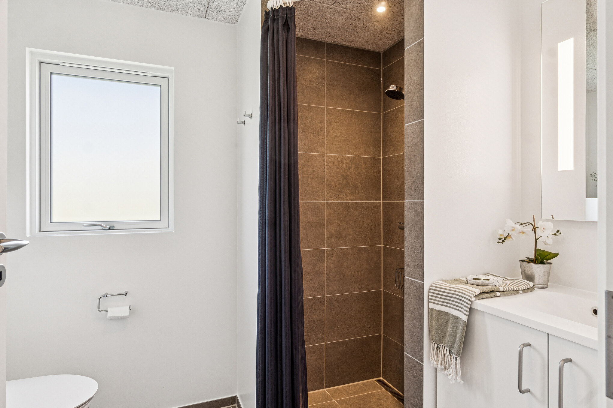 Eines der Badezimmer im Luxusferienhaus Nr. 685