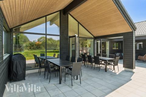 Das Luxusferienhaus Nr. 685 hat eine tolle Terrasse, die mit hochwertigen Gartenmöbeln für 14 Personen ausgestattet ist.