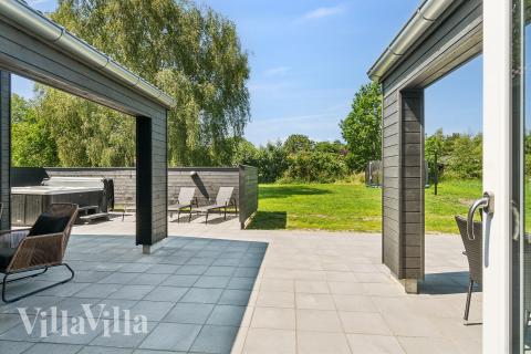 Auf der Terrasse des Ferienhauses Nr. 685 ist Platz für 14 Personen.