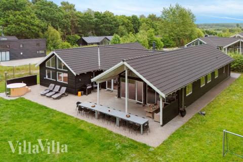 Dieses schöne Poolhaus Nr. 320 mit Platz für 18 Personen liegt in Ostjütland