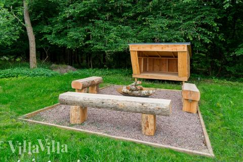 Zu dem attraktiven Ferienhaus Nr. 320 in Ostjütland gehört auch ein tolles Angebot im Außenbereich, z. B. Spieleturm und Schaukeln