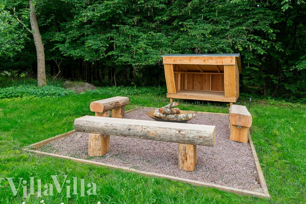 Zu dem attraktiven Ferienhaus Nr. 320 in Ostjütland gehört auch ein tolles Angebot im Außenbereich, z. B. Spieleturm und Schaukeln