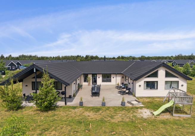 Dieses schöne Poolhaus Nr. 455 mit Platz für 20 Personen liegt in Westjütland