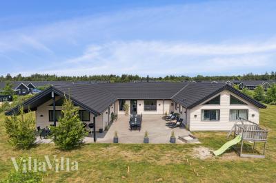 Dieses schöne Poolhaus Nr. 455 mit Platz für 20 Personen liegt in Westjütland