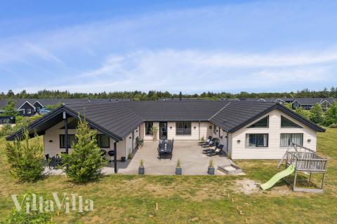 Dieses schöne Poolhaus Nr. 455 mit Platz für 20 Personen liegt in Westjütland