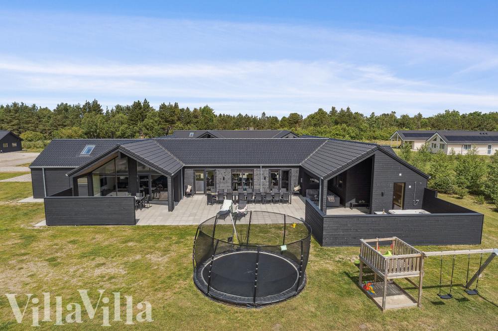 Dieses schöne Poolhaus Nr. 608 mit Platz für 26 Personen liegt in Westjütland