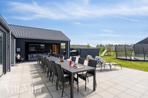 Das Luxusferienhaus Nr. 608 hat eine tolle Terrasse, die mit hochwertigen Gartenmöbeln für 26 Personen ausgestattet ist.