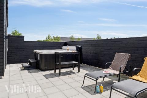 Genießen Sie einen Grillabend auf der Terrasse des Luxusferienhauses Nr. 608 in Westjütland